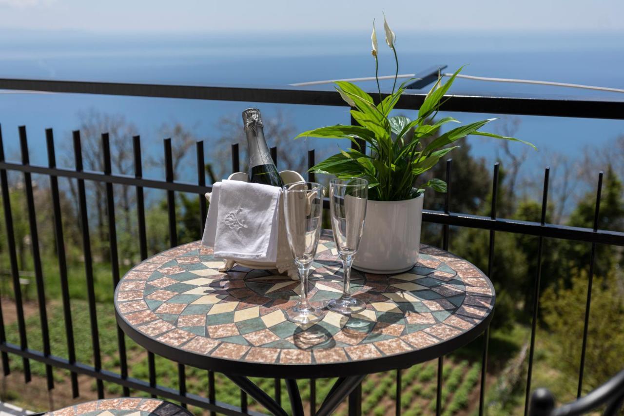 Agriturismo Punta San Lazzaro 阿杰罗拉 外观 照片